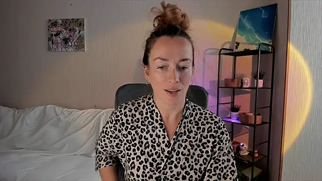 Snapshot of RebeccaMartinez chatting on September 28, 2025, 6:31 am RebeccaMartinez online show from September 28, 2025, 6:31 am