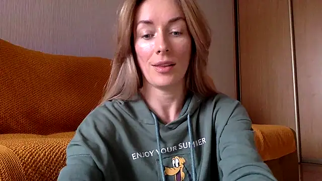 Snapshot of RebeccaMartinez chatting on March 18, 2025, 11:44 am RebeccaMartinez online show from March 18, 2025, 11:44 am