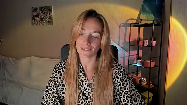 Snapshot of RebeccaMartinez chatting on September 26, 2025, 7:59 am RebeccaMartinez online show from September 26, 2025, 7:59 am