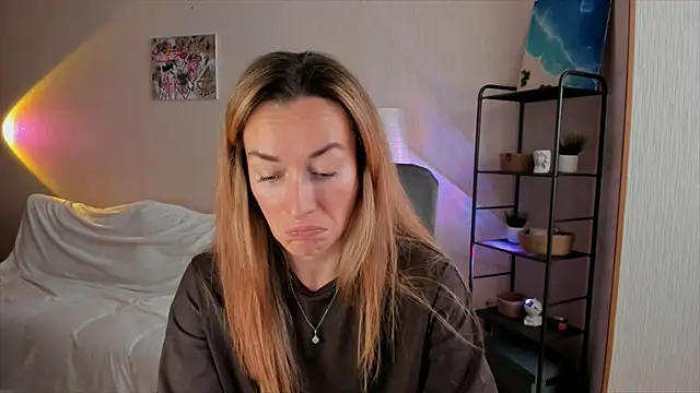 RebeccaMartinez online show from October 31, 2025, 8:00 am