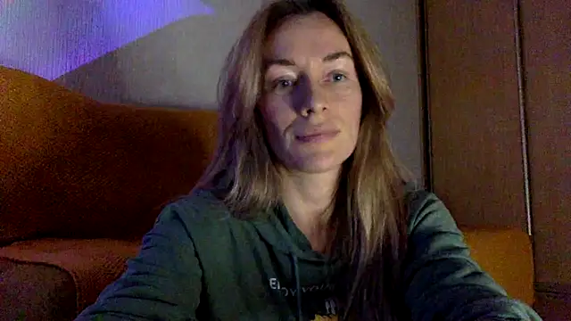 Snapshot of RebeccaMartinez chatting on March 18, 2025, 2:50 pm RebeccaMartinez online show from March 18, 2025, 2:50 pm