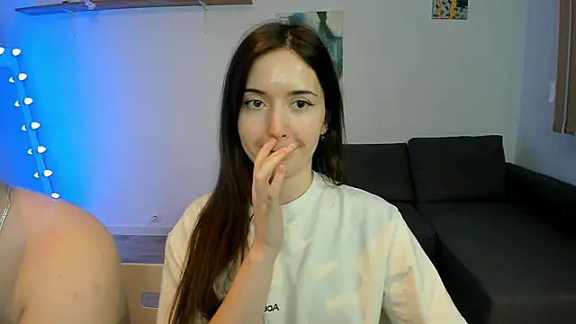 PollyFlame online show from April 3, 2026, 8:37 pm