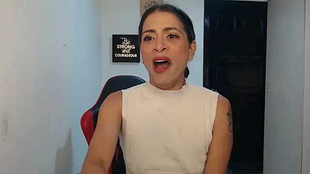 Liamiler01  online show from November 4, 2025, 12:20 pm