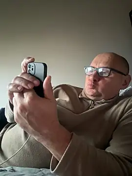 vanjbi45 online show from November 12, 2025, 7:01 am