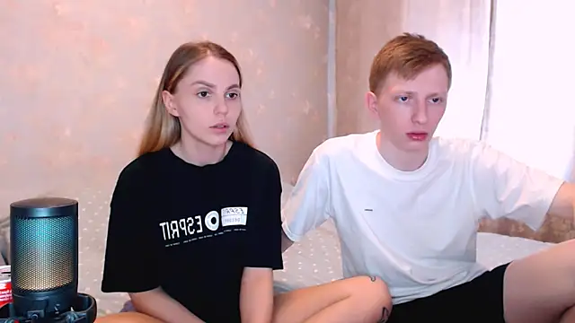 juliaanddima online show from May 19, 2026, 8:10 am