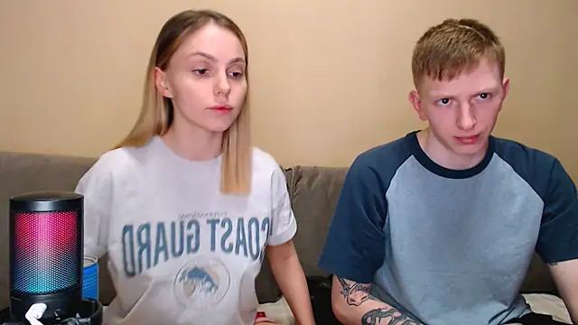 juliaanddima online show from March 13, 2026, 9:20 pm