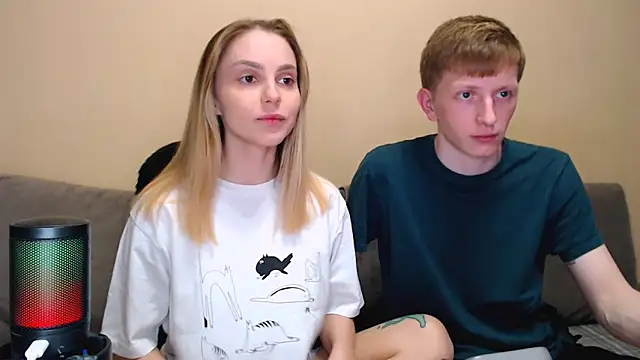 juliaanddima online show from April 17, 2026, 10:12 pm