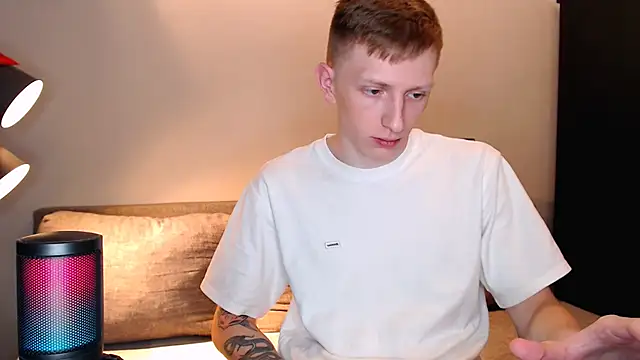 juliaanddima online show from October 23, 2025, 9:02 pm