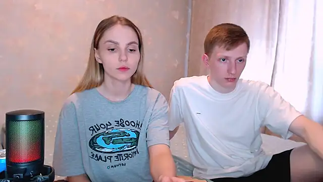 juliaanddima online show from May 20, 2026, 9:28 am