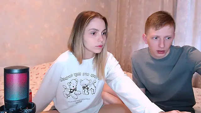 juliaanddima online show from June 18, 2026, 7:07 am