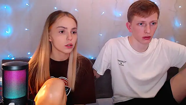 juliaanddima online show from October 2, 2025, 10:46 pm