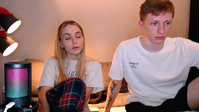 juliaanddima online show from November 27, 2025, 8:59 am