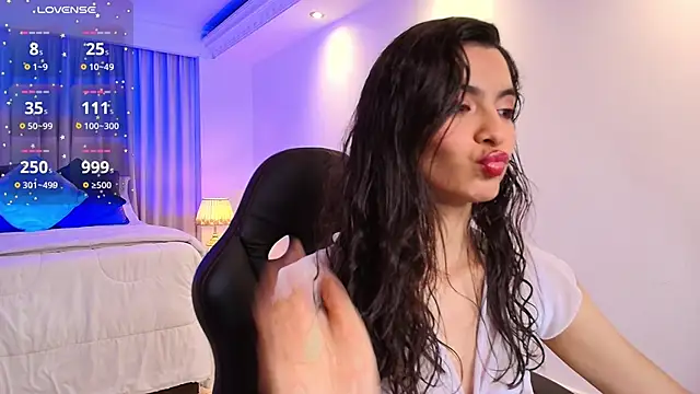 Snapshot of miiaa_evans chatting on March 19, 2025, 3:30 am miiaa evans online show from March 19, 2025, 3:30 am