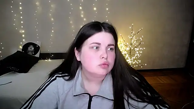 Emily Mo online show from April 11, 2026, 9:24 am