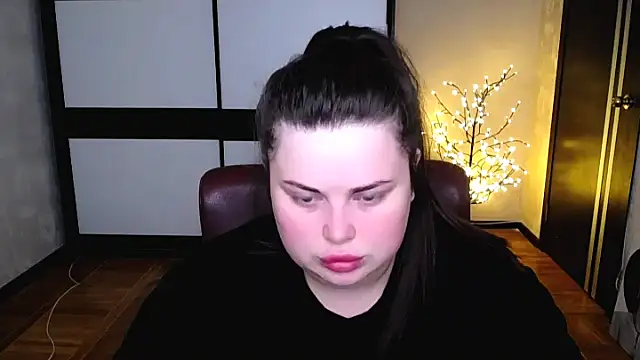 Emily Mo online show from July 3, 2026, 6:53 am