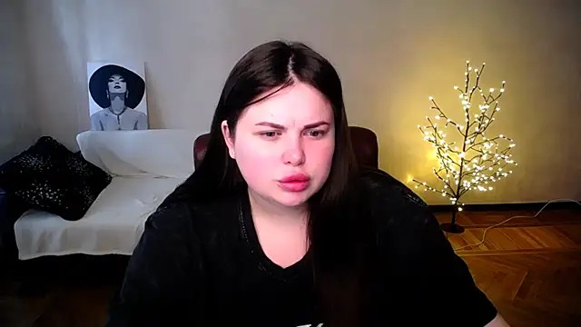Emily Mo online show from June 20, 2026, 6:18 am