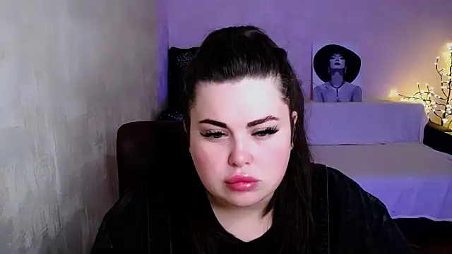 Emily Mo online show from July 26, 2026, 5:47 am