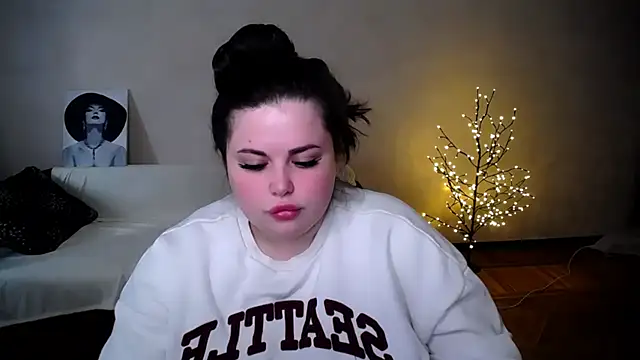 Emily Mo online show from June 15, 2026, 10:26 am