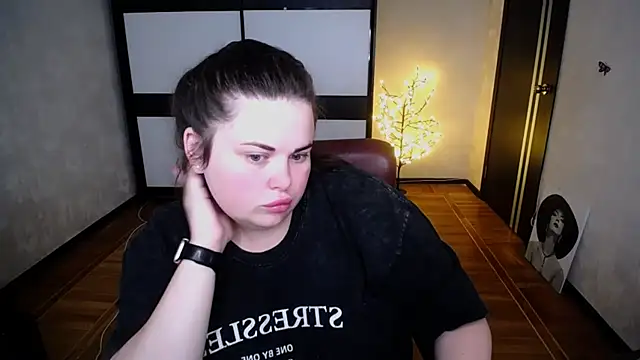 Emily Mo online show from July 22, 2026, 5:53 am