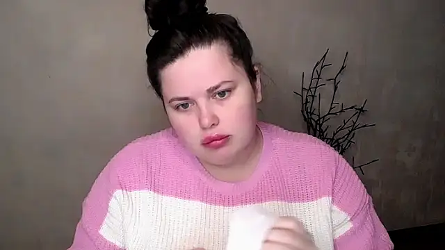 Snapshot of Emily_Mo chatting on November 15, 2025, 5:44 am Emily Mo online show from November 15, 2025, 5:44 am