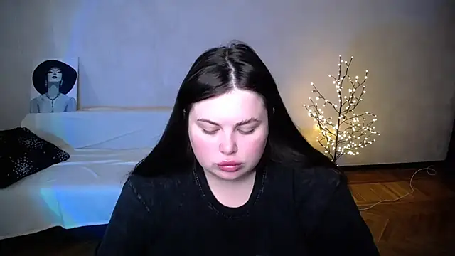 Emily Mo online show from June 6, 2026, 5:56 am