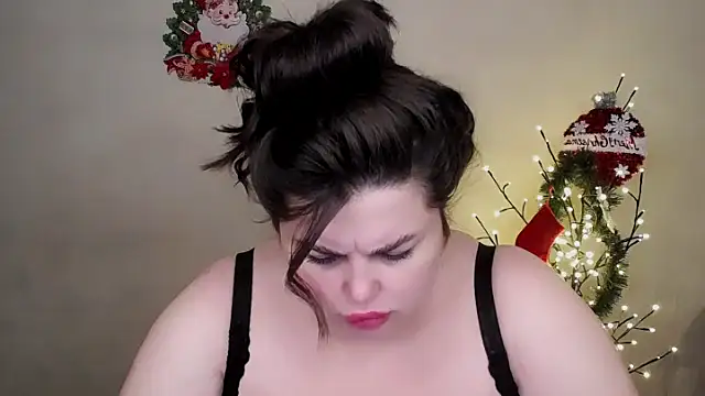 Snapshot of Emily_Mo chatting on December 18, 2025, 6:18 am Emily Mo online show from December 18, 2025, 6:18 am