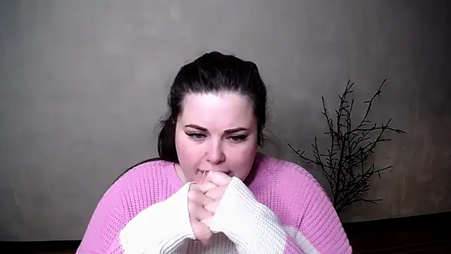 Snapshot of Emily_Mo chatting on November 19, 2025, 6:35 am Emily Mo online show from November 19, 2025, 6:35 am