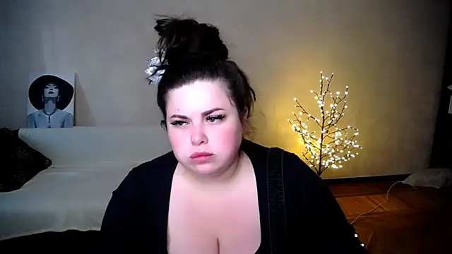 Emily Mo online show from June 16, 2026, 5:29 am
