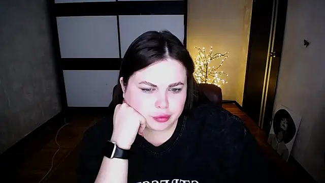 Emily Mo online show from July 11, 2026, 5:52 am