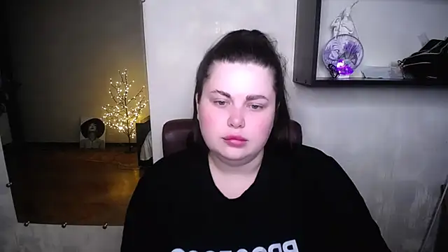 Emily Mo online show from July 2, 2026, 5:57 am
