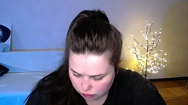 Emily Mo online show from June 4, 2026, 5:45 am