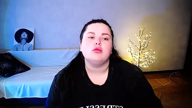 Emily Mo online show from June 3, 2026, 5:41 am
