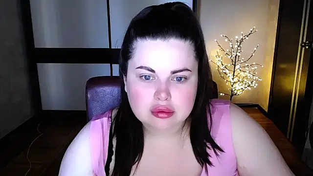 Emily Mo online show from July 5, 2026, 5:58 am