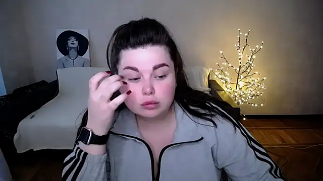 Emily Mo online show from May 29, 2026, 5:46 am