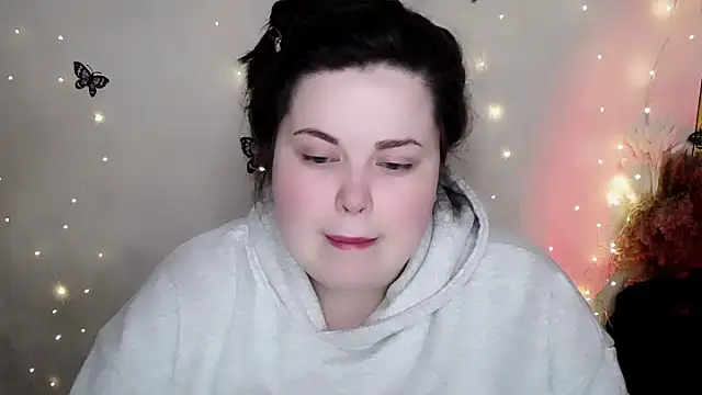 Snapshot of Emily_Mo chatting on February 7, 2026, 6:54 am Emily Mo online show from February 7, 2026, 6:54 am