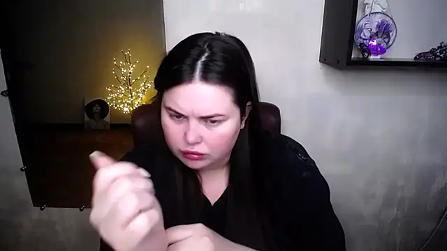 Emily Mo online show from June 27, 2026, 6:19 am