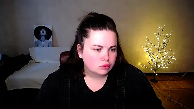 Emily Mo online show from June 21, 2026, 5:35 am