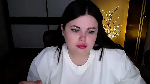 Emily Mo online show from July 8, 2026, 6:14 am