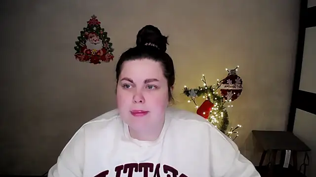 Snapshot of Emily_Mo chatting on December 23, 2025, 6:02 am Emily Mo online show from December 23, 2025, 6:02 am