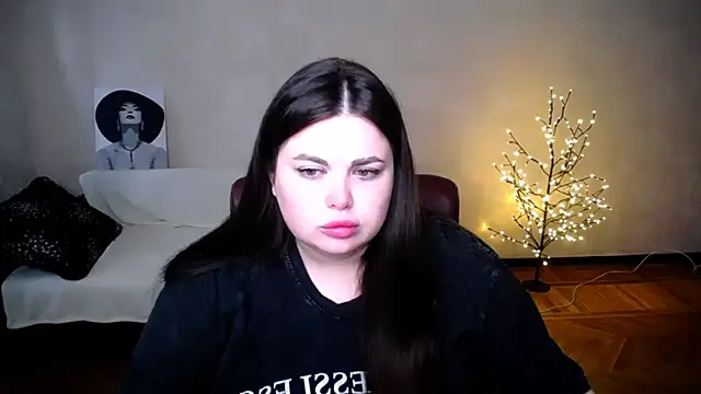 Emily Mo online show from June 19, 2026, 5:46 am