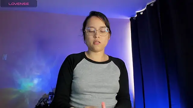 shantalc3rezo online show from November 7, 2025, 8:24 pm