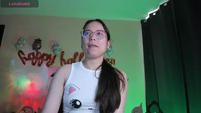 shantalc3rezo online show from October 28, 2025, 8:08 pm