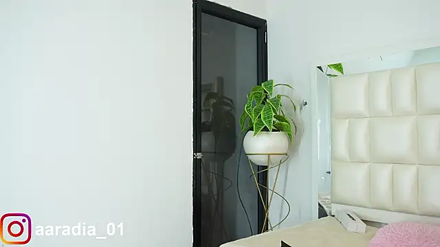 Snapshot of Anais_aradia chatting on February 3, 2026, 6:40 am Anais aradia online show from February 3, 2026, 6:40 am