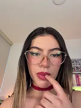 Snapshot of Your_Honeey chatting on February 23, 2026, 2:57 am Your Honeey online show from February 23, 2026, 2:57 am