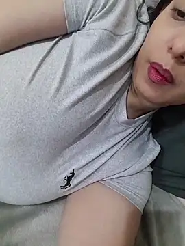 DianiQueenn online show from March 25, 2026, 4:01 am