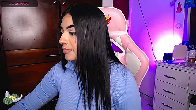 Snapshot of eva_six chatting on February 5, 2025, 9:07 pm eva six online show from February 5, 2025, 9:07 pm