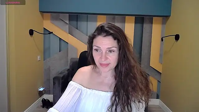 EllaLong online show from December 31, 2024, 3:53 pm