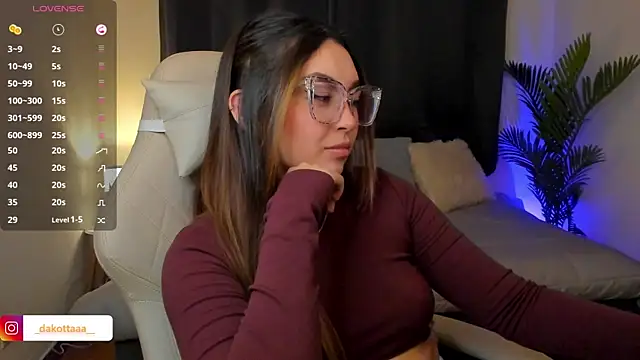 dakottaa  online show from November 25, 2025, 11:37 pm