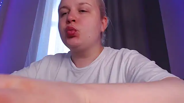 Karolina love  online show from June 23, 2026, 3:15 am