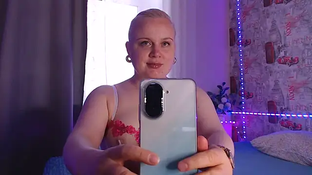 Karolina love  online show from May 27, 2026, 4:14 pm